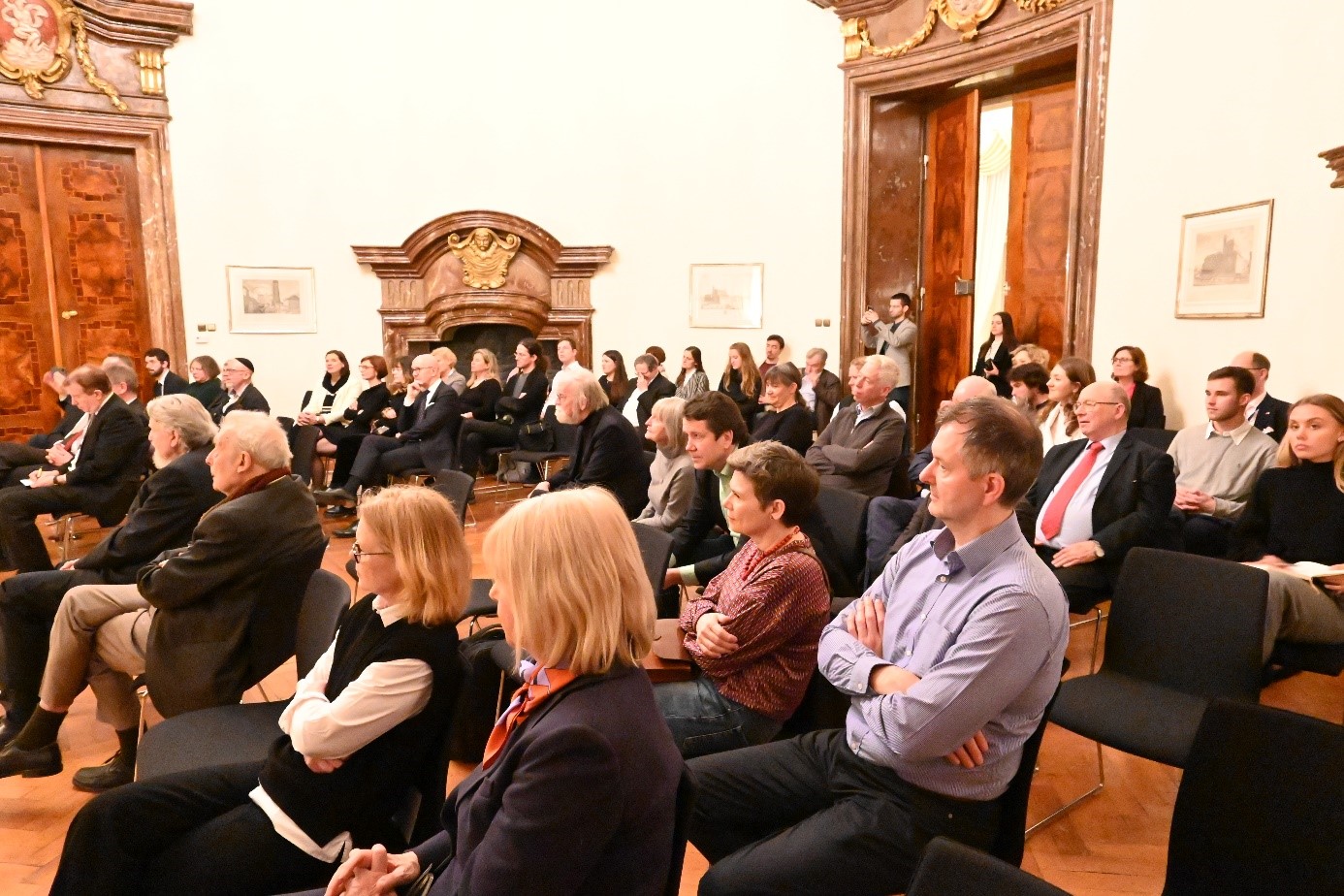 Die Besucher der Lesung im Kuppelsaal des Palais Lobkowitz. Credit: Kseniia Pulgarina