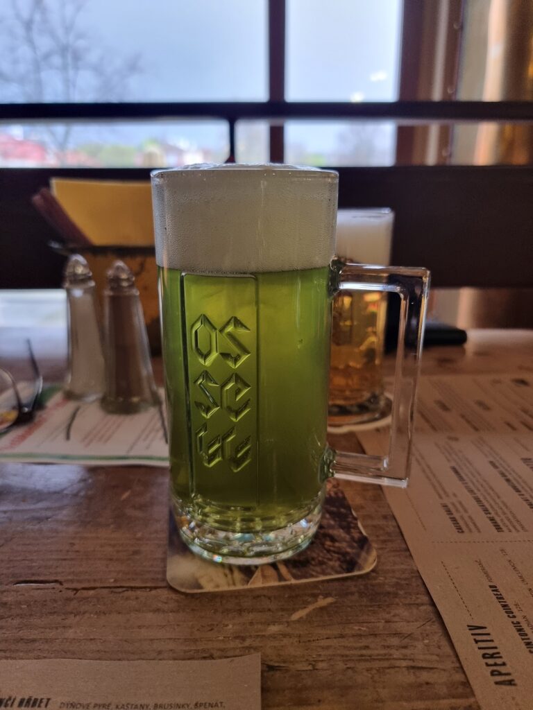 In Tschechien trinkt man zur Osterzeit grünes Bier