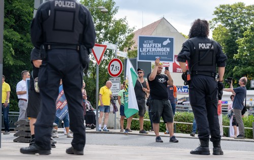 Deutsche Demonstranten stören Treffen der Außenminister