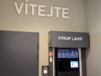 Der Pfandflaschenautomat in einem Lidl in Smíchov. Bislang gibt es in Tschechien noch kein einheitliches Pfandsystem. Foto: Helene Schaarschmidt