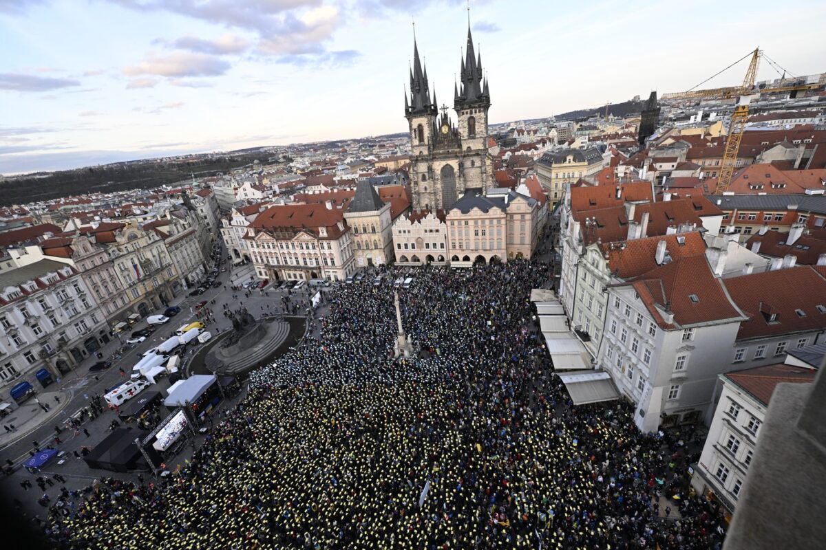 Kundgebung auf dem Prager Altstädter Ring am 24. Februar 2024 zur Solidarität mit der von Russland angegriffenen Ukraine. Foto: ČTK / Šulová Kateřina
