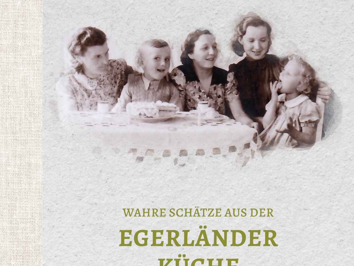 Erna & Heinz Lorenz: „Wahre Schätze aus der Egerländer Küche“, erschienen im Verlag Tschirner & Kosová (Leipzig), Hardcover 184 Seiten, Ladenpreis 35 Euro.