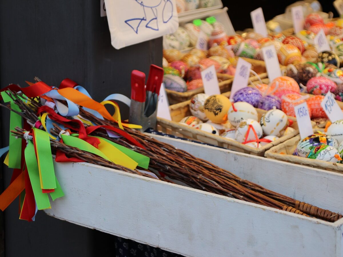 Eines der wichtigsten Dinge an Ostern in Tschechien: die Osterrute (pomlázka). Foto: Natálie Marie Vaňková