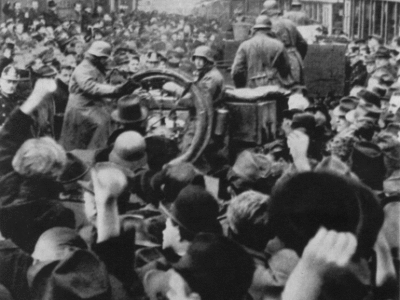 Aufgebrachte Bürger stellen sich dem Einmarsch der deutschen Truppen in Prag am 15. März 1939 entgegen. Foto: Wikimedia Commos, Unknown author