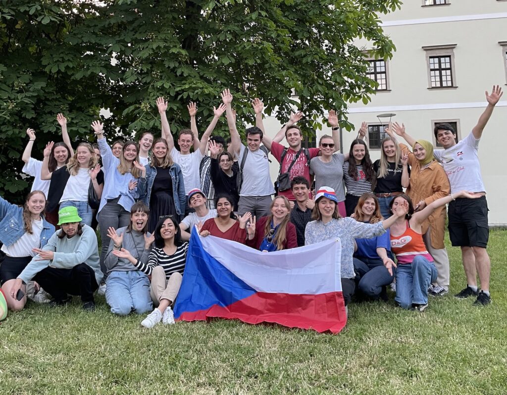 Teilnehmer der Schnitzeljagd zu tschechischen Themen auf dem Campus der Universität Passau, veranstaltet von Communitas Bohemica im Sommersemester 2023. Foto: privat