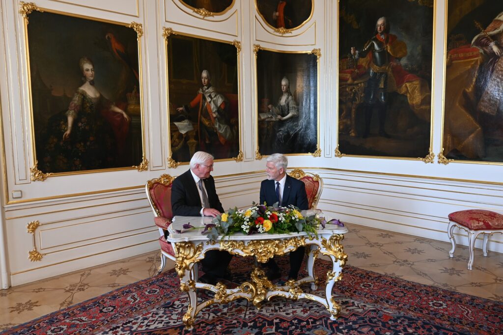 Tschechiens Präsident Petr Pavel (links) und Bundespräsident Frank-Walter Steinmeier zu Gesprächen auf der Prager Burg. Foto: LE/ Eliška Kordová