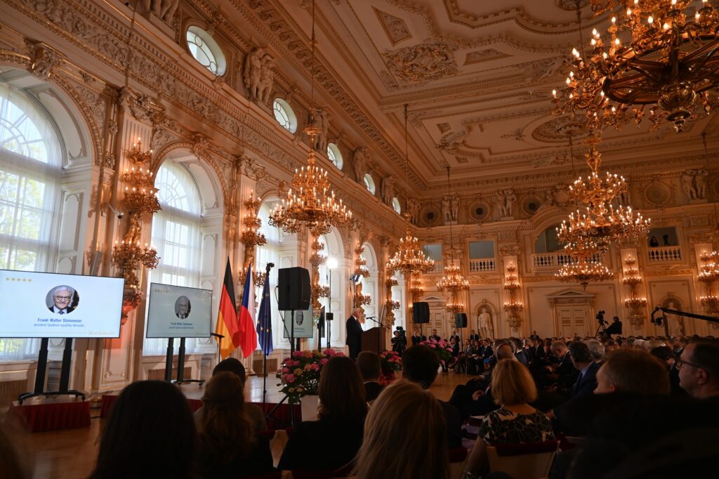 Bundespräsident Frank-Walter Steinmeier bei seiner Rede im Spanischen Saal der Prager Burg. Foto: LE/ Eliška Kordová