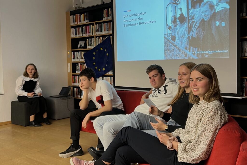 Im Rahmen der Veranstaltung von Communitas Bohemica diskutierten die Studenten über die Samtene Revolution. Foto: Johanna Pesendorfer
