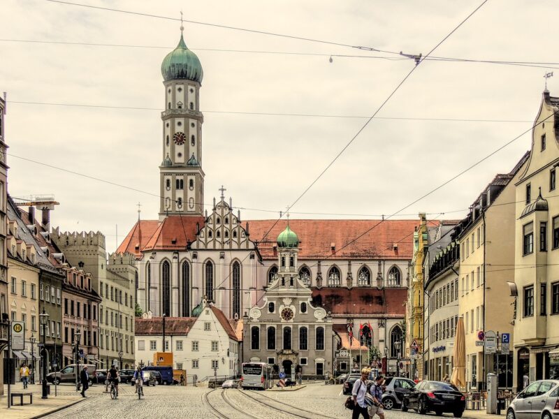 Der Sudetendeutsche Tag findet vom 17. bis 19. Mai 2024 in Augsburg statt. Foto: Pixabay/ TheoRivierenlaan