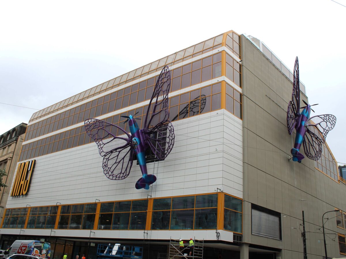Schmetterlinge am Kaufhaus Máj an der Nationalstraße (Národní třída). Foto: Maja Dauser