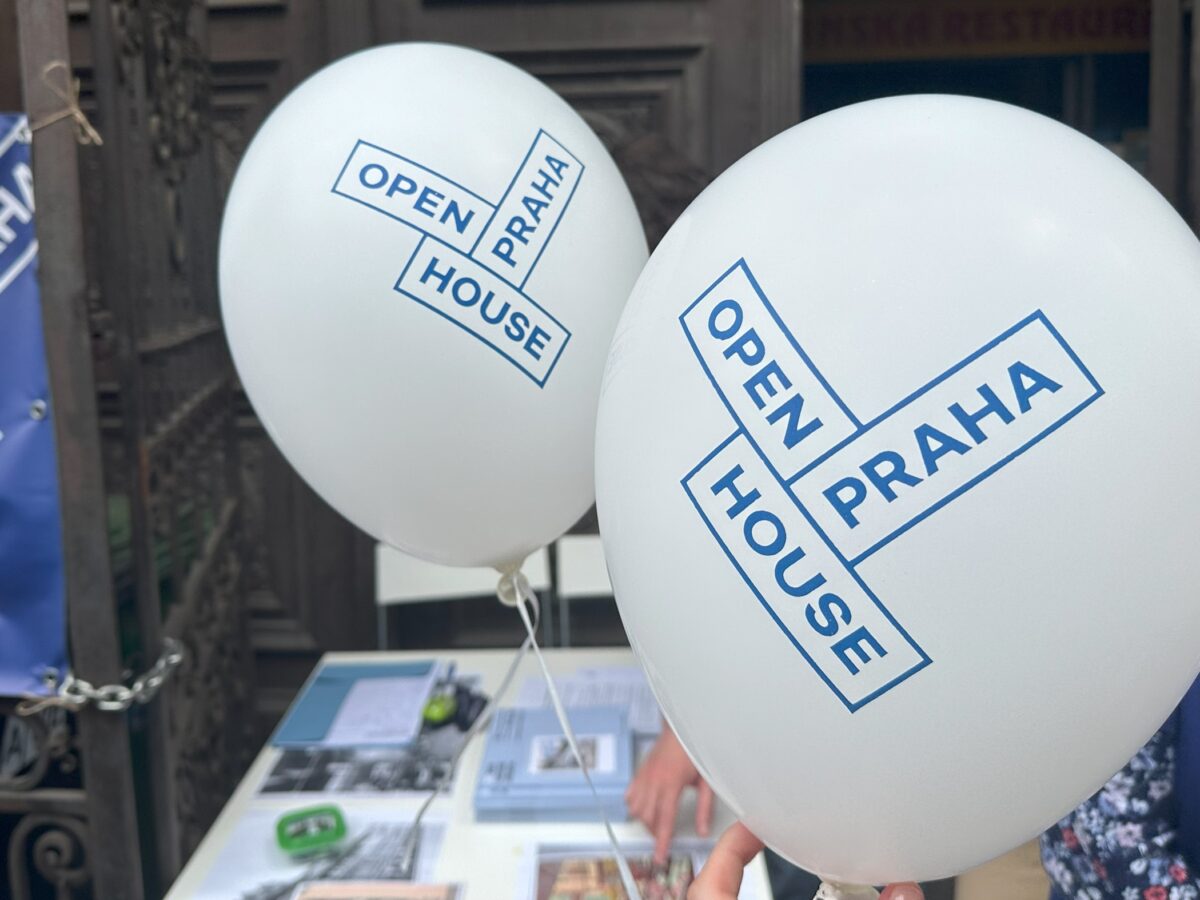 Luftballons mit dem Logo von Open House Prague. Foto: Maja Dauser