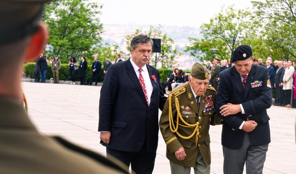 8 An der Zeremonie nahm auch der Kriegsveteran Miloslav Masopust teil. Foto: Albert Michajluk