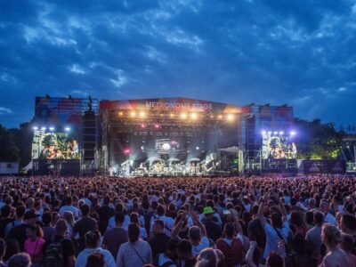 Das Metronome Festival in Prag zieht jedes Jahr ein großes Publikum an, um unter anderem auf der Hauptbühne Musiktalente live erleben zu können. Foto: Metronome Prague (2023).