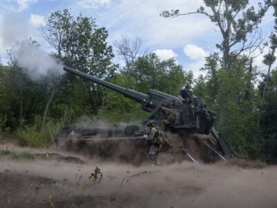 Illustrationsfoto: Die ukrainische 46. Artillerie-Brigade an der Front im Donezker Gebiet. Foto: ČTK / AP / Evgeniy Maloletka