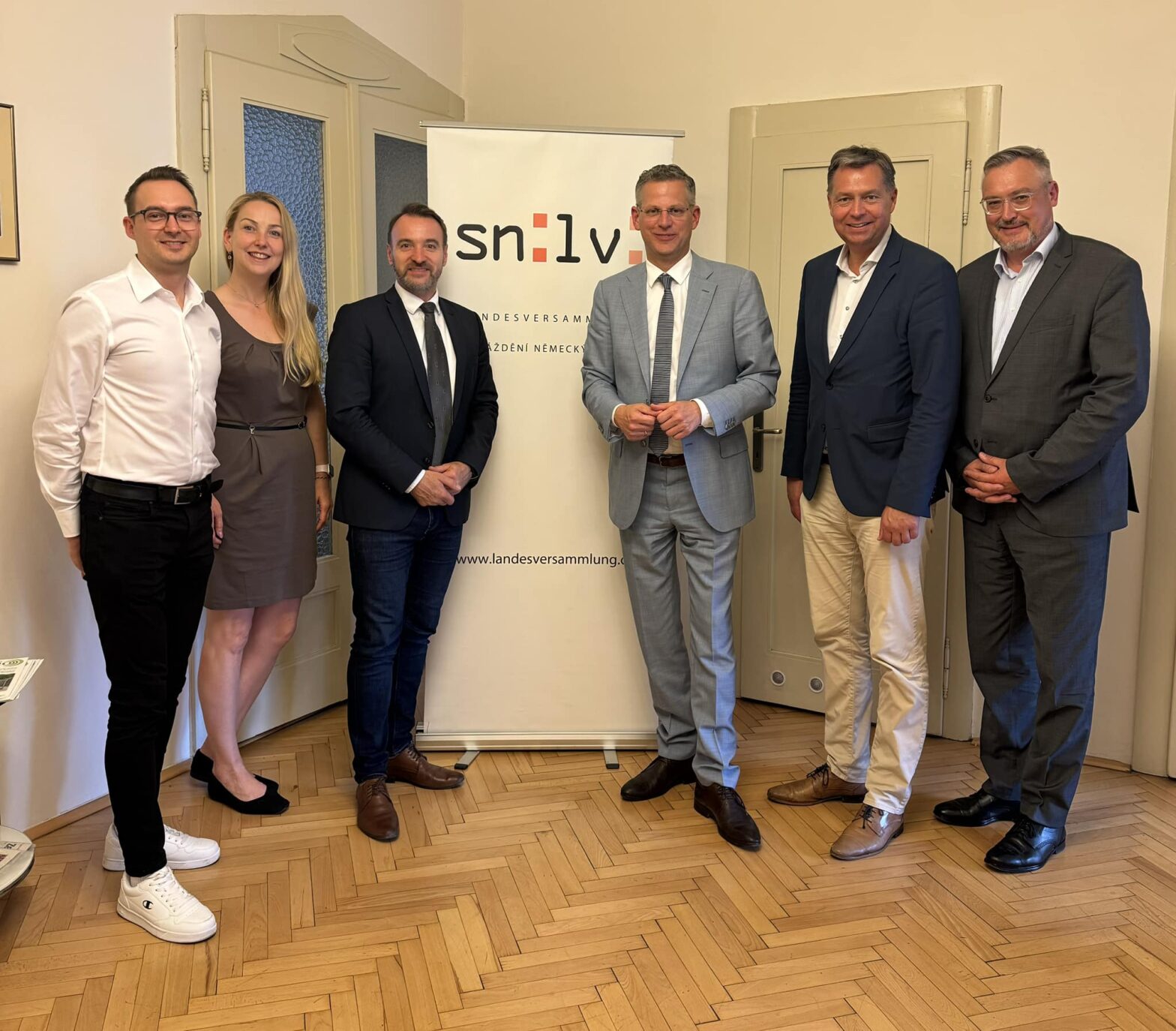 Im Büro der Landesversammlung: (v.l.n.r.) Manuel Rommel, Zuzana Svobodová, Martin Herbert Dzingel, Christoph de Vries, Stephan Mayer und Sven Oole. Foto: LV