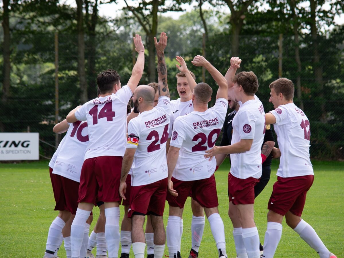 Bei der EUROPEADA, der Fußball-Europameisterschaft der nationalen Minderheiten, belegte die Auswahl der deutschen Minderheit aus Tschechien den 14. Platz. Foto: Alžběta Bartáková