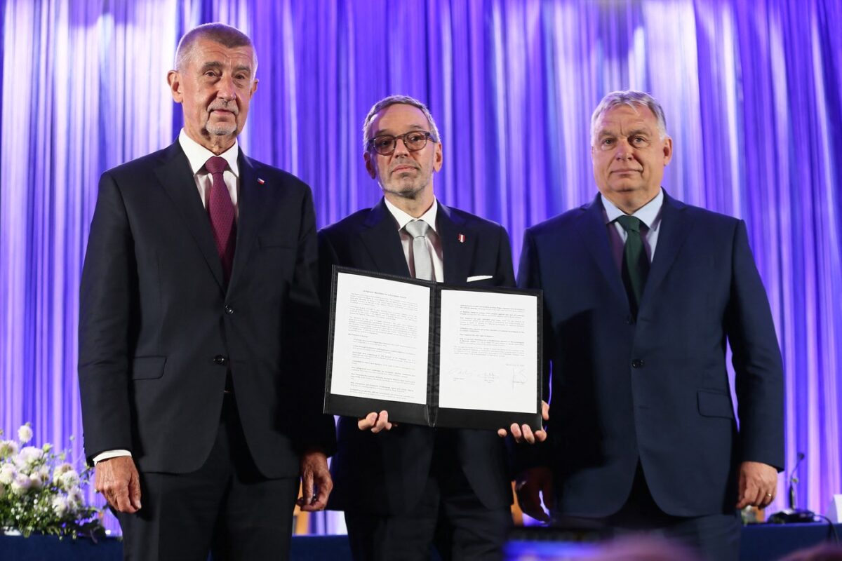 Andrej Babiš, Herbert Kickl und Viktor Orbán bei einer gemeinsamen Pressekonferenz in Wien am 30. Juni 2024. Gemeinsam gründeten die Parteichefs von ANO, FPÖ und Fidesz eine Allianz im Europaparlament und hoffen auf die Bildung einer neuen rechten Fraktion. Foto: Profimedia