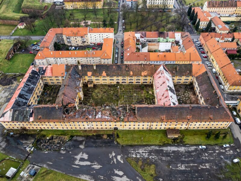 Die Žižka-Kaserne in Theresienstadt soll demnächst saniert und zu Wohnraum umfunktioniert werden. Foto: ČTK / Hájek Vojtěch