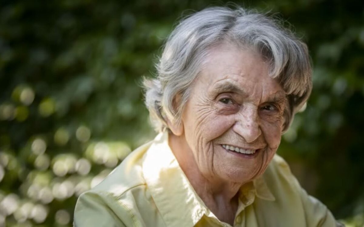 Jaroslava Skleničková war die letzte Überlebende des Massakers von Lidice. Sie starb am Freitag, den 27. September 2024. Quelle: Repro YouTube/ Seta dragon. (2024, 04. Oktober) JAROSLAVA SKLENIČKOVÁ PŘEŽIVŠÍ Z LIDIC... Youtube. https://youtu.be/SuFrC3f0E-M?si=hC4p3ytuwptvTIxb