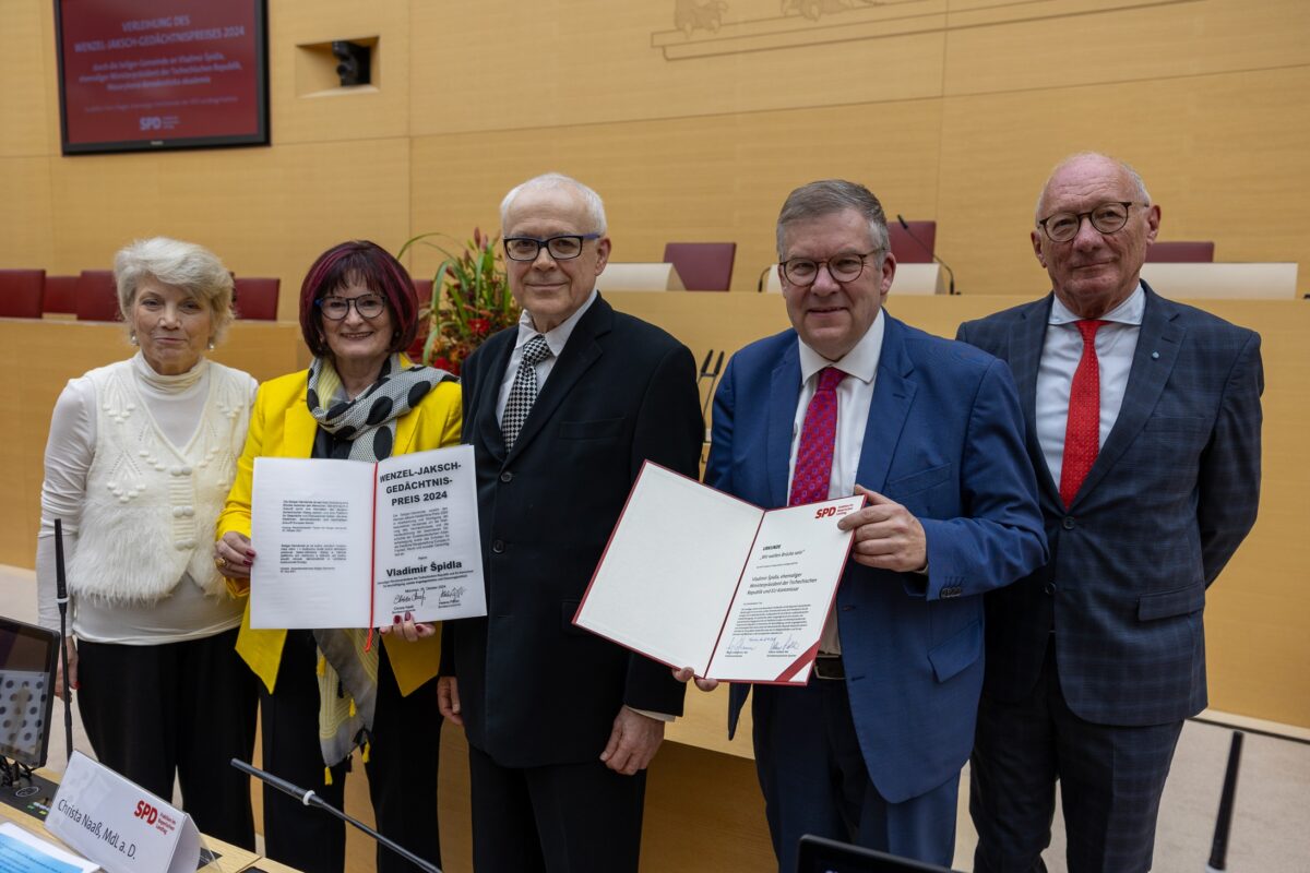 v.l.n.r: Helena Päßler, Co-Vorsitzende der Seliger-Gemeinde, Christa Naaß, MdL a. D., Generalsekretärin Sudetendeutscher Rat, Dr. Vladimír Špidla, ehemaliger Premierminister Tschechiens, Volkmar Halbleib, MdL, vertriebenenpolitischer Sprecher der SPD-Landtagsfraktion, Franz Maget, ehemaliger Vorsitzender der SPD-Landtagsfraktion