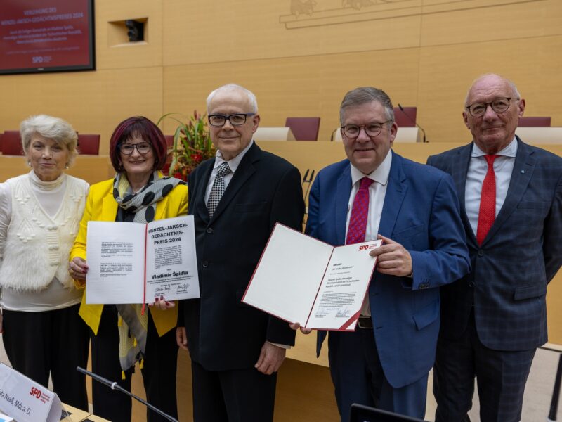 v.l.n.r: Helena Päßler, Co-Vorsitzende der Seliger-Gemeinde, Christa Naaß, MdL a. D., Generalsekretärin Sudetendeutscher Rat, Dr. Vladimír Špidla, ehemaliger Premierminister Tschechiens, Volkmar Halbleib, MdL, vertriebenenpolitischer Sprecher der SPD-Landtagsfraktion, Franz Maget, ehemaliger Vorsitzender der SPD-Landtagsfraktion