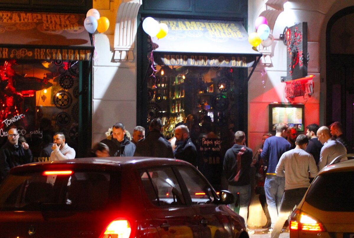 Nachtleben in Prag: Nächtliche Kneipentouren, auch bekannt als "Pub Crawls" sind ab sofort nicht mehr erlaubt (Symbolfoto). Foto: ČTK / Ruml Miloš