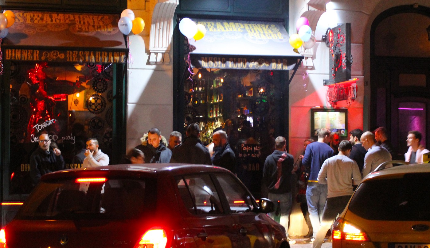 Nachtleben in Prag: Nächtliche Kneipentouren, auch bekannt als "Pub Crawls" sind ab sofort nicht mehr erlaubt (Symbolfoto). Foto: ČTK / Ruml Miloš