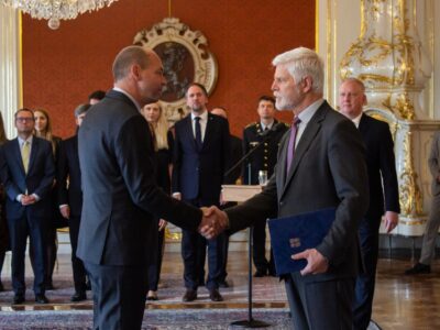 Präsident Petr Pavel (rechts) ernennt Petr Kulhánek zum neuen Minister für regionale Entwicklung. Kulhánek folgt damit auf Ivan Bartoš, dessen Piraten aus der Regierungskoalition ausgetreten sind. Foto: TASR/Profimedia