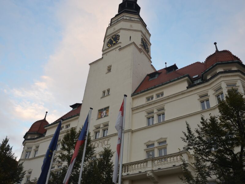 Der Weiße Turm (Hláska) am Oberen Platz (Horní náměstí) in Troppau (Opava). Foto: Tim Dantes