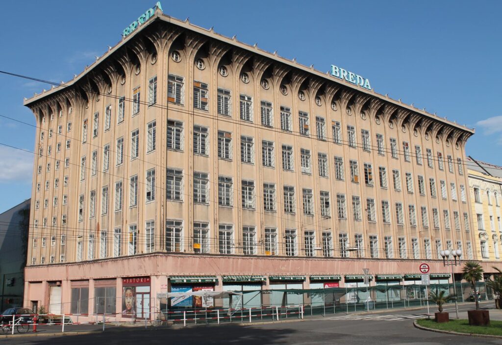 Das Kaufhaus Breda wurde in den Jahren 1927-1928 von Breda & Weinstein gebaut. Autor des Projekts war der Wiener Architekt Leopold Bauer. Foto: Wikimedia Commons/ Harold (CC BY-SA 3.0)