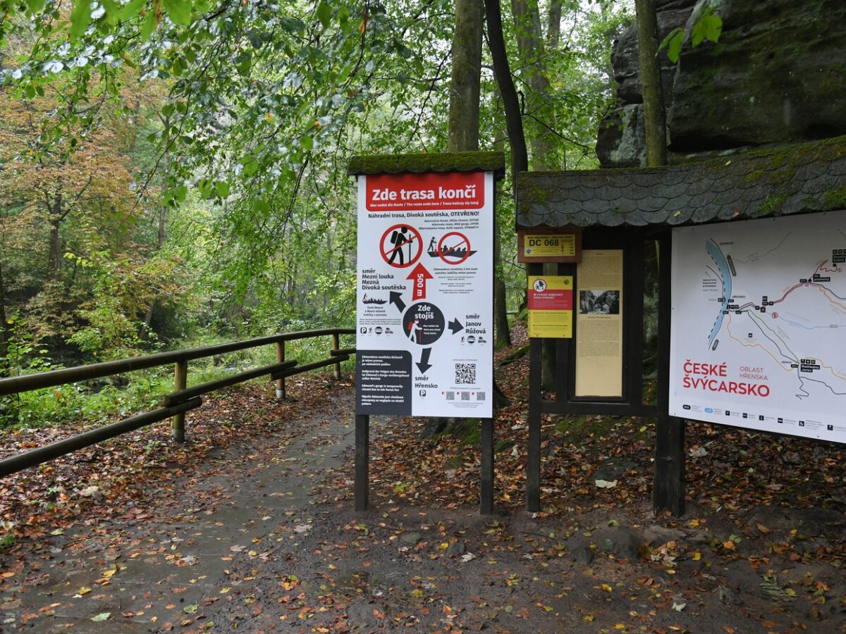 Seit dem Waldbrand in der Böhmischen und Sächsischen Schweiz ist die Edmundsklamm bei Herrnskretschen (Hřensko) gesperrt. Bis voraussichtlich 2027 soll das auch noch so bleiben. Foto: ČTK / Hájek Ondřej