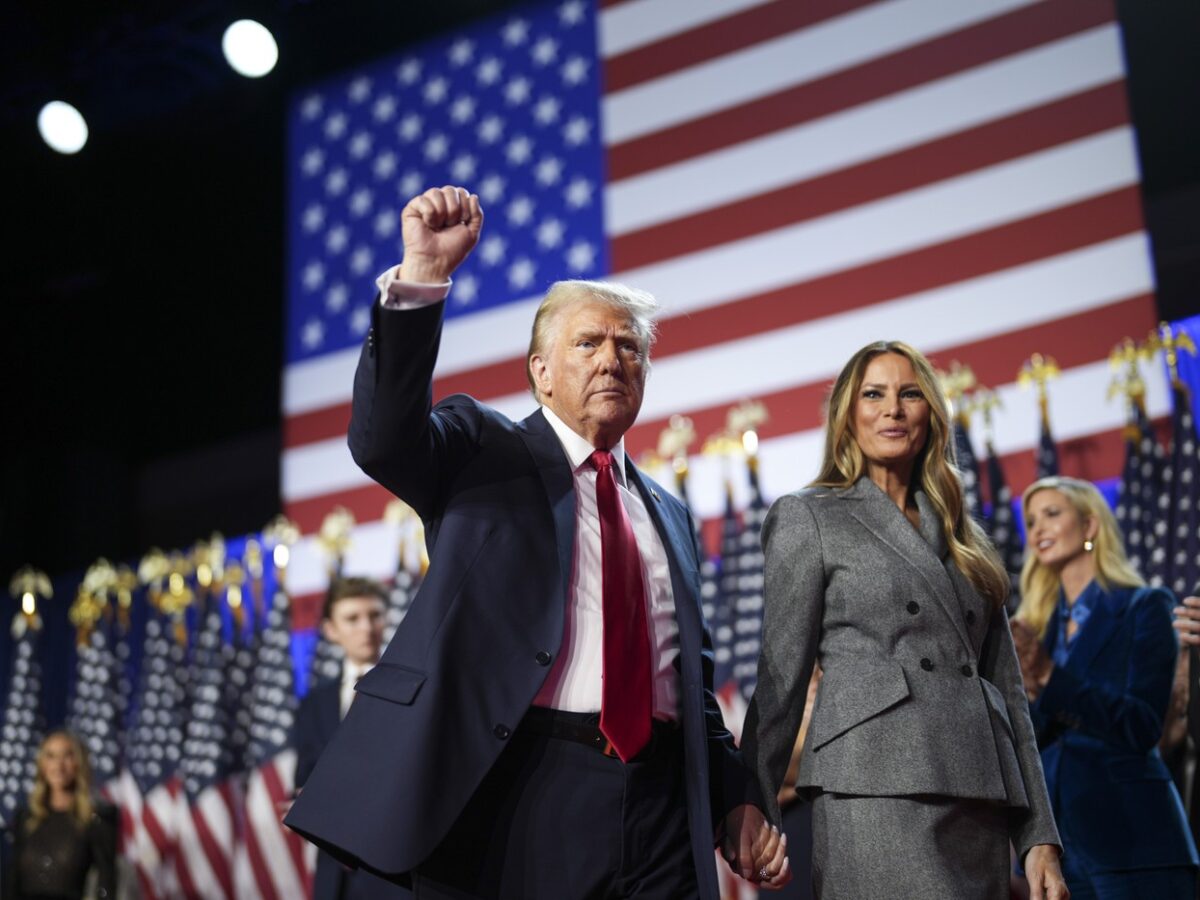 Auftritt von Donald Trump und seiner Frau Melania am Wahlabend in Palm Beach. Der Republikaner wird im Januar der 47. Präsident der Vereinigten Staaten. Foto: DOUG MILLS / New York Times / Profimedia