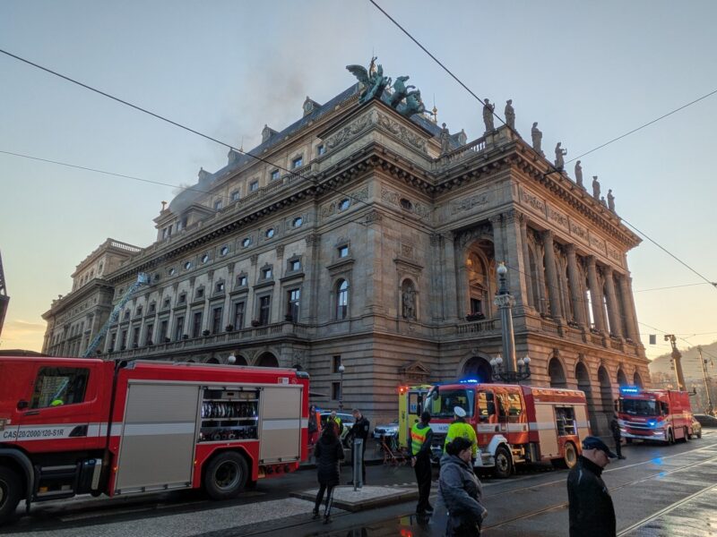 Brand im Nationaltheater Prag