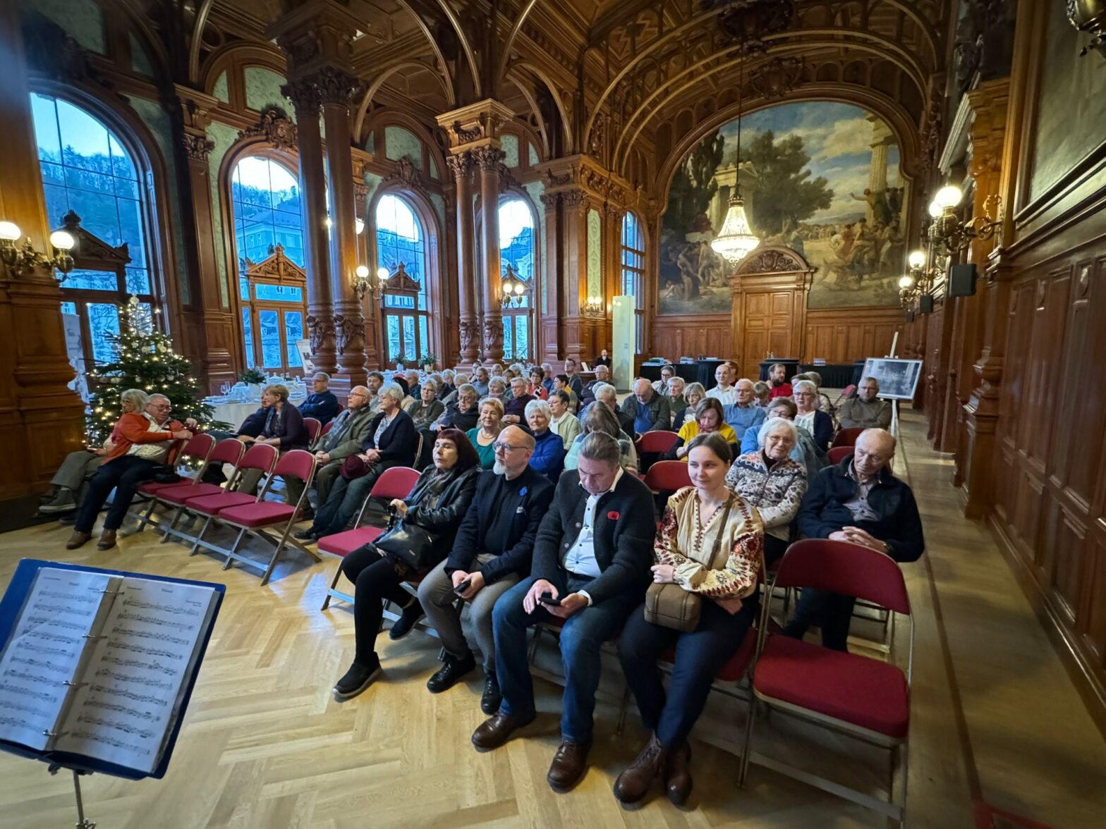 Das Publikum bei der Weihnachtslesung im Zandersaal. Foto: Martin Herbert Dzingel