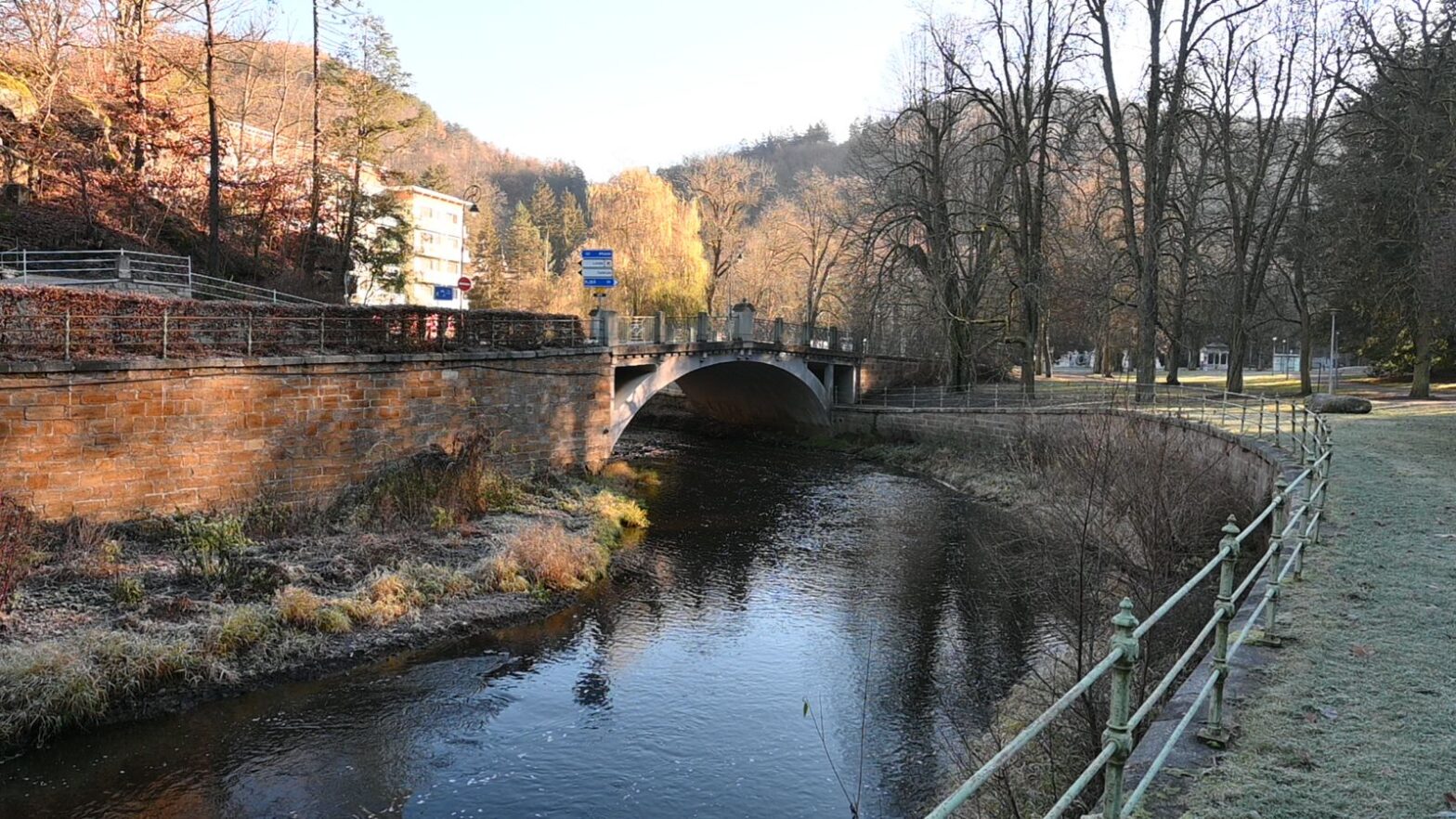 Morgendlicher Blick auf die Tepl (Teplá) an einem Wintertag, Foto: Tim Dantes