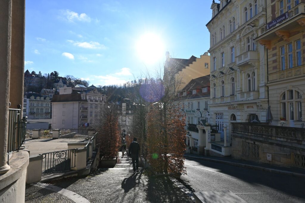 Blick auf die Altstadt von Karlsbad in der Nähe einer Heilquelle, Foto: Tim Dantes