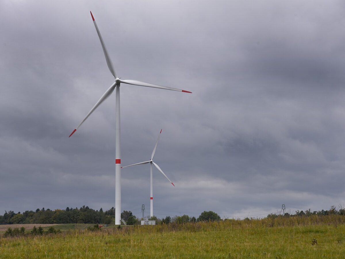 Windräder in Meltsch (Melč) im Kreis Troppau (Opava). Bis 2033 will Tschechien aus der Kohle aussteigen und den Anteil erneuerbarer Energien auf über 30 Prozent erhöhen. Foto: ČTK / Ramík Drahoslav