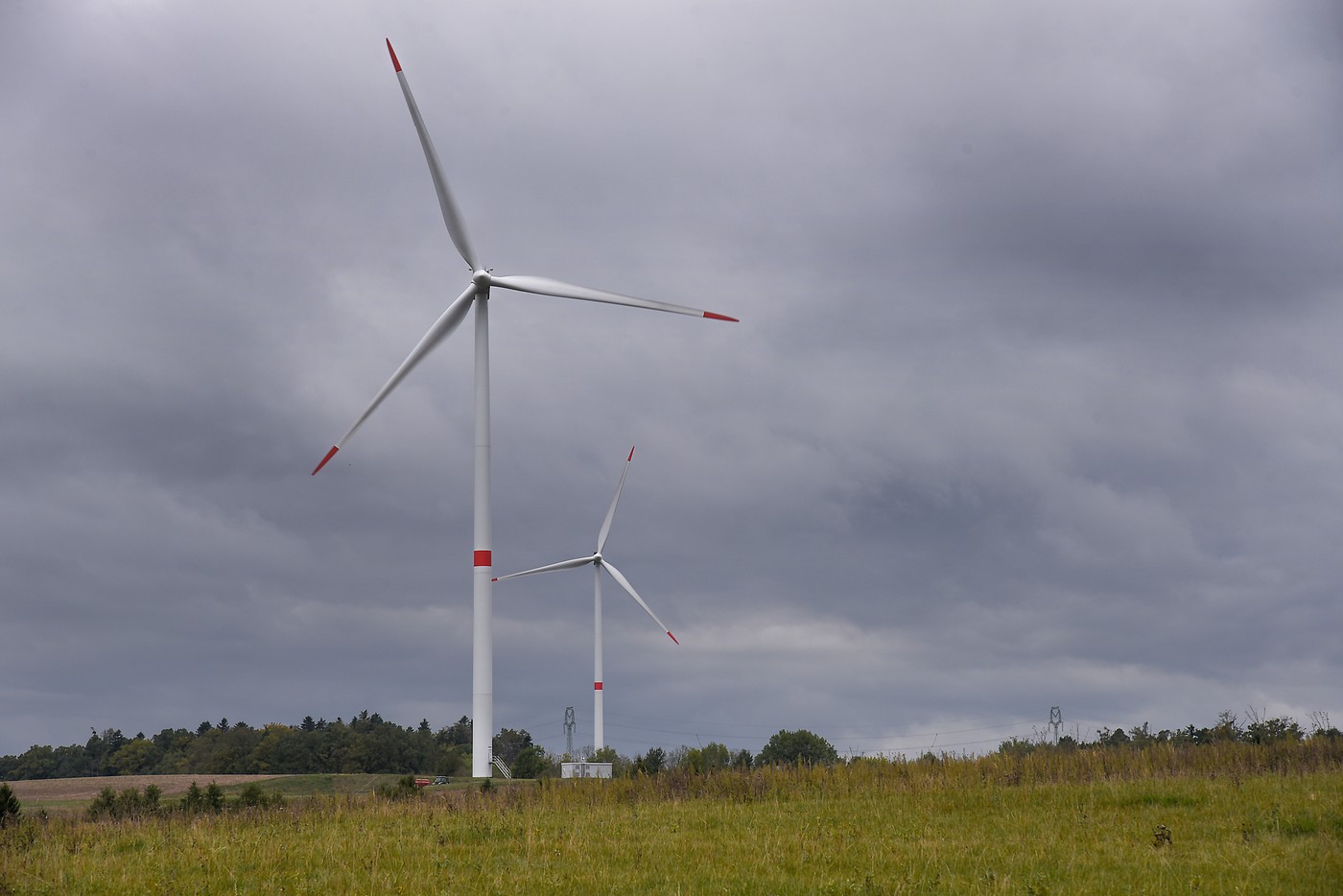 Windräder in Meltsch (Melč) im Kreis Troppau (Opava). Bis 2033 will Tschechien aus der Kohle aussteigen und den Anteil erneuerbarer Energien auf über 30 Prozent erhöhen. Foto: ČTK / Ramík Drahoslav