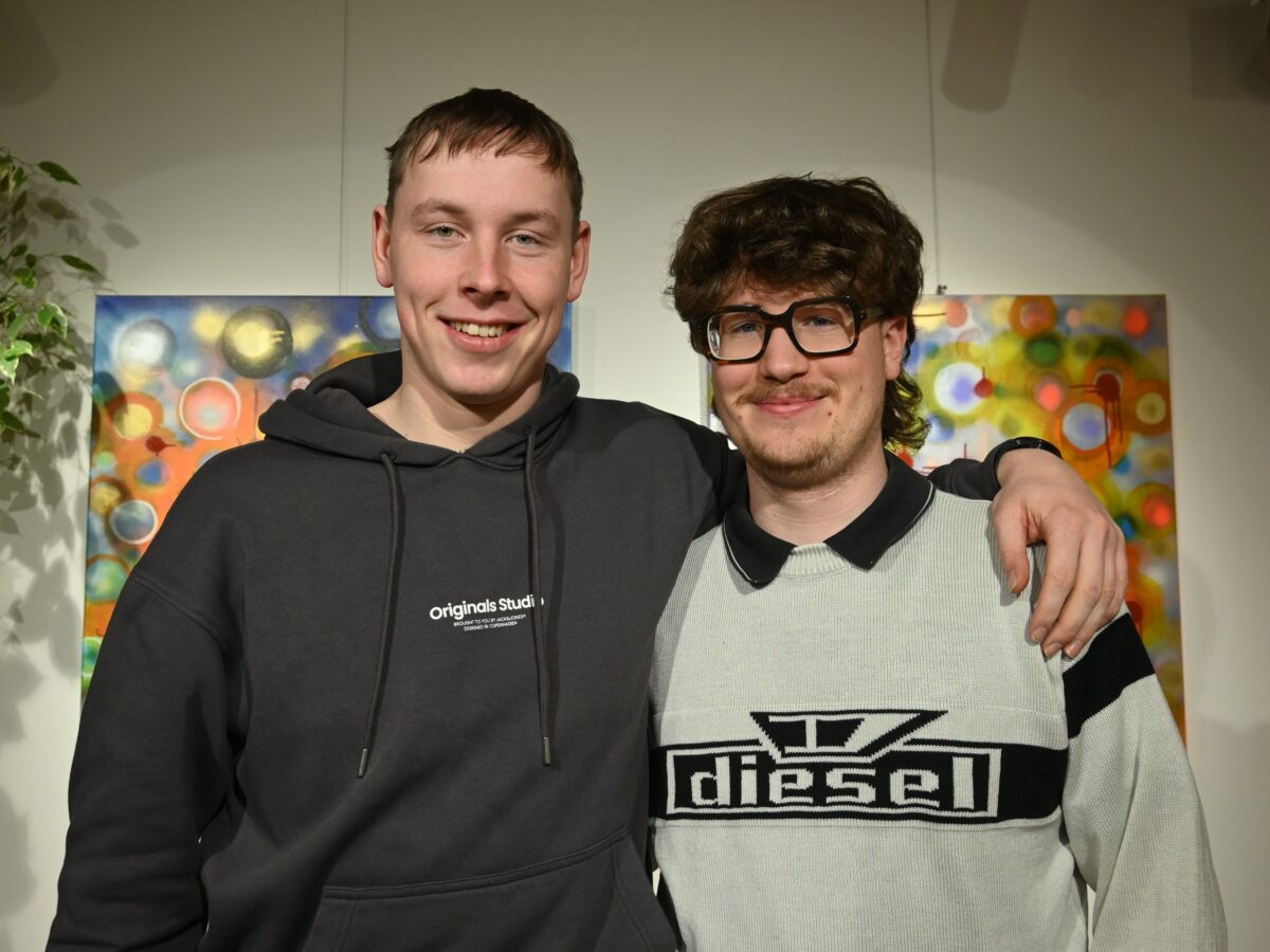Hendrik Heidrich (links) und Tim Dantes (rechts) waren von Oktober bis Januar Praktikanten beim LandesEcho. Foto: LandesEcho