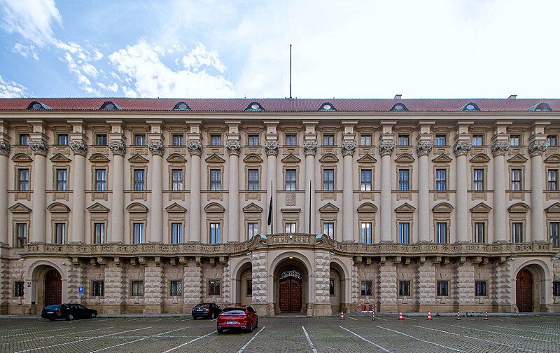 Zu sehen ist die Fassade des Tschechischen Außenministeriums, im Hradčany Černínský palác.