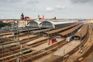 Unter dem Prager Hauptbahnhof soll ein unterirdischer Bahnhof entstehen. Foto: Lynx1211, Praha hlavní nádraží (celkový pohled), CC BY-SA 4.0