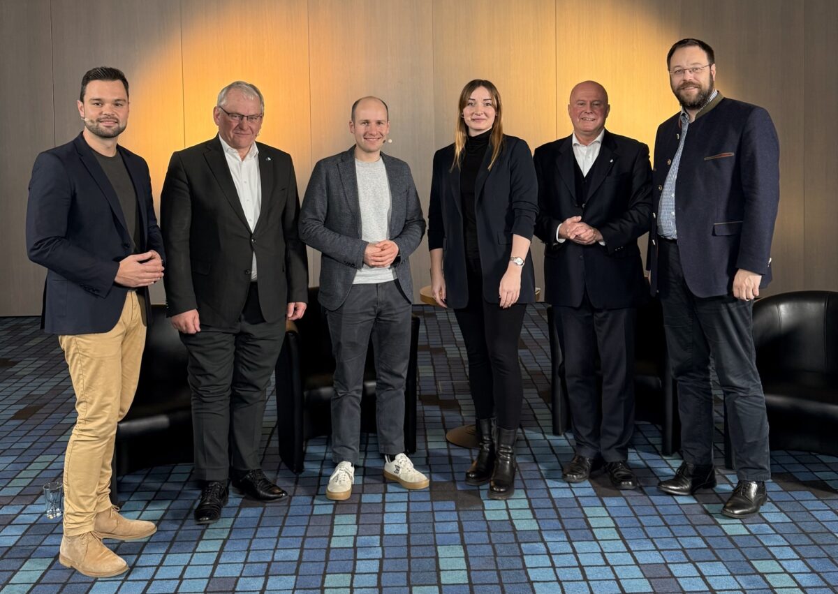 V.l.n.r.: Marco Just Quiles, Thomas Hacker MdB (FDP), Tim Pargent MdL (Bündnis 90/ Die Grünen), Erika Erhardt, Hartmut Koschyk und Sebastian Machnitzke. Foto: Stiftung Verbundenheit mit den Deutschen im Ausland