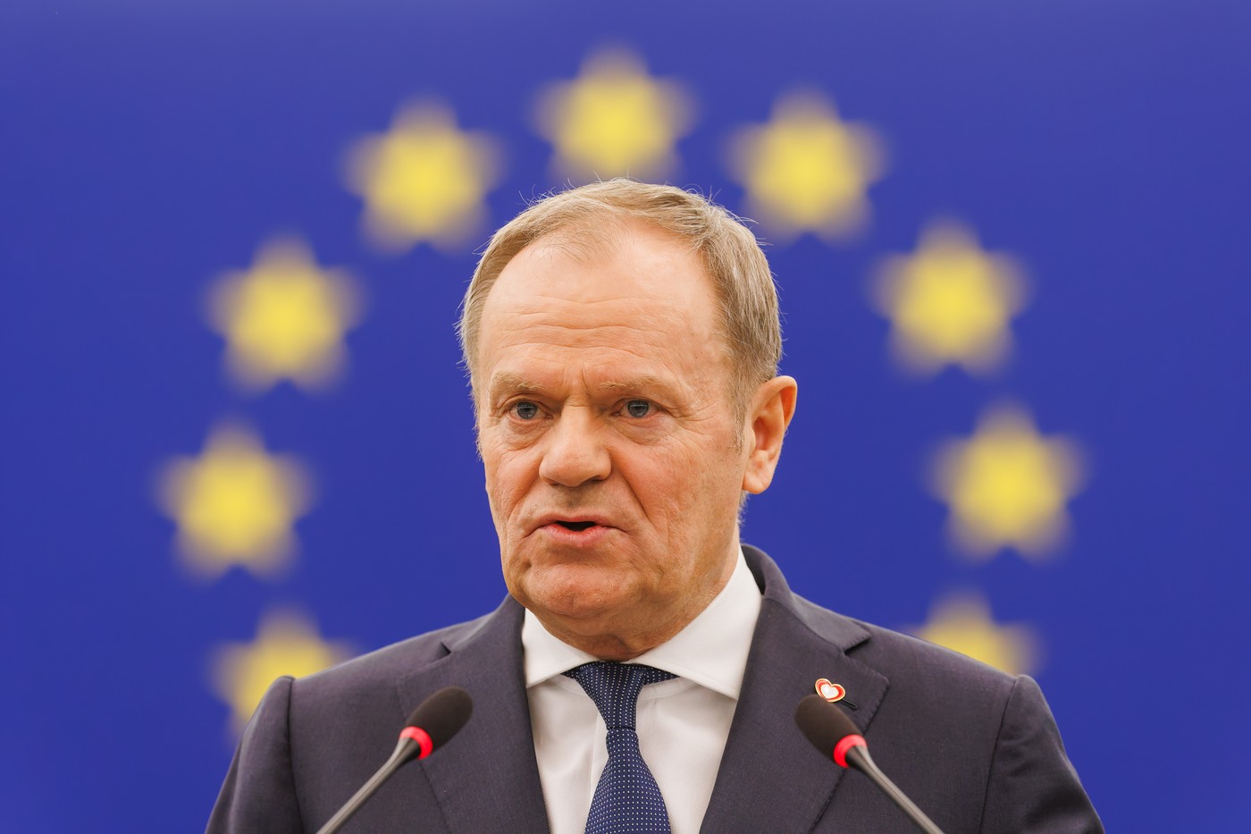 Polens Premierminister Donald Tusk bei einer Rede im Europaparlament. Polen hat in der ersten Jahreshälfte 2025 die EU-Ratspräsidentschaft inne. Foto: ČTK / DPA / Philipp von Ditfurth