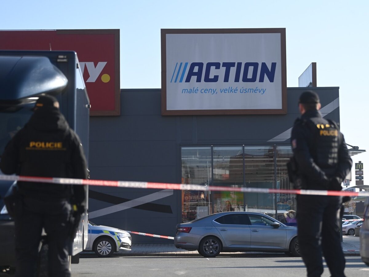 Am Donnerstagmorgen kamen bei einem Messerangriff in einem Einkaufszentrum im ostböhmischen Königgrätz (Hradec Králové) zwei Frauen ums Leben. Foto: ČTK / AP / JOSEF VOSTAREK