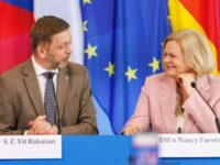 Tschechiens Innenminister Vít Rakušan und seine deutsche Amtskollegin Nancy Faeser am Mittwoch in Berlin. Foto: BMI / bundesfoto / Ole Heinrich