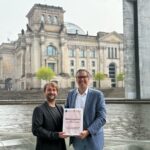 Christian König von Mehr Demokratie e.V. und Prof. Oliver Junk, Verwaltungsjurist und Vorstandsvorsitzender der Stiftung Verbundenheit mit den Deutschen im Ausland. Foto: Stiftung Verbundenheit mit den Deutschen im Ausland