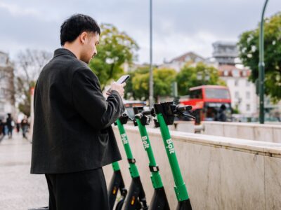 Prag verschärft Regeln:  E-Scooter vor dem Aus?