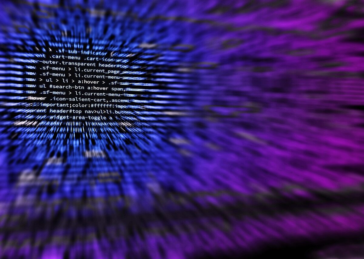 Auf einem Bildschirm ist der Ausschnitt eines Programmcodes zu lesen.