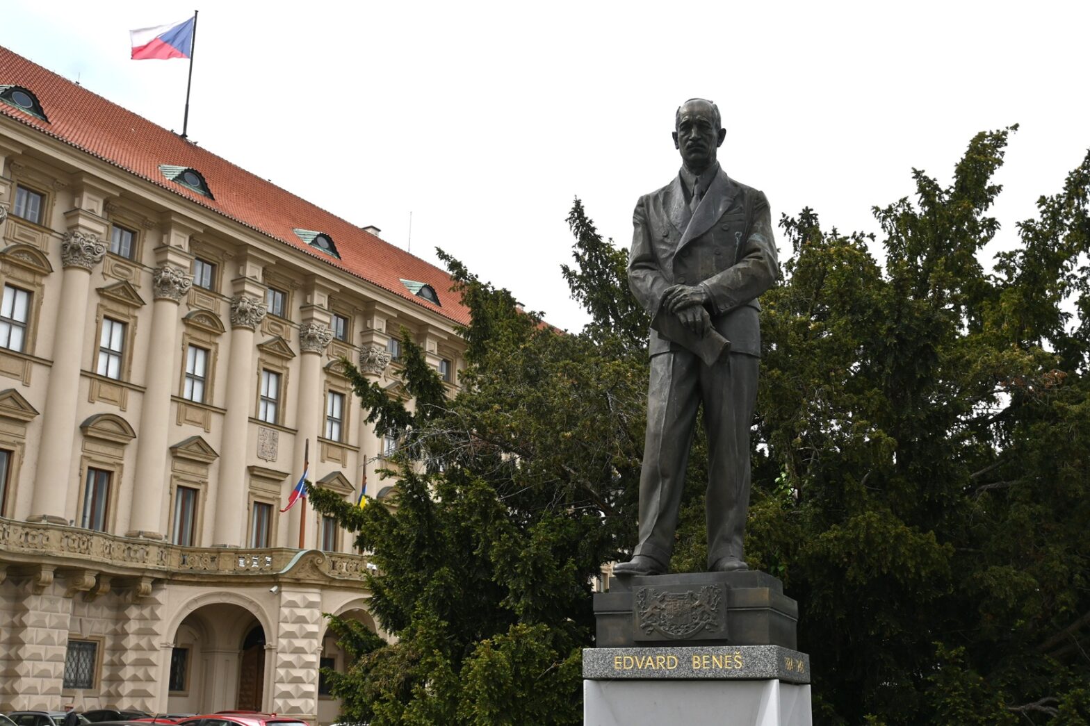 Statue von Edvard Beneš vor dem tschechischen Außenministerium in Prag. Foto: LandesEcho/ Luis Delport