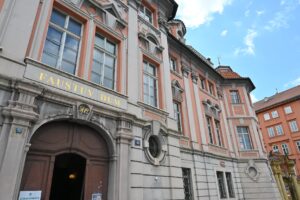 Das Faust-Haus am Karlsplatz in Prag.